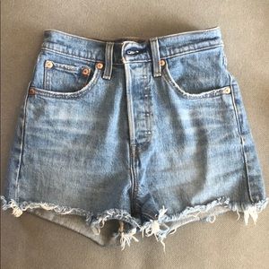Levi’s Ribcage Shorts